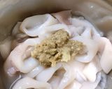 Foto langkah ke 2 dari resep Cumi Goreng Tepung (Fried Calamari).