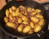 Une image de l'étape 9 de Pommes de terre grenailles au lard, oignon et cresson.