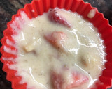 Foto del paso 5 de la receta: Magdalenas de fresa SALUDABLES😋🍓