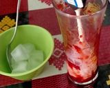 Foto langkah ke 4 dari resep Korean Strawberry Milk.