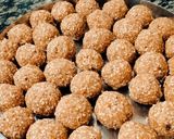 A picture of step 3 of Til ke ladoo.