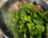 Foto del paso 2 de la receta: Revuelto de champiñón con espinacas y huevo