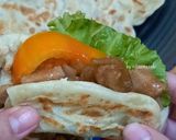 Foto langkah ke 5 dari resep Roti Pita Lipat Isi Ayam Lada Hitam.