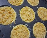 Foto langkah ke 4 dari resep Omelet Mie / Telor Mie Dadar.