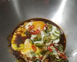 Foto langkah ke 2 dari resep Telur Ceplok 3 Saos.
