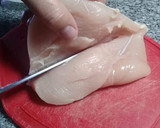 Foto del paso 1 de la receta: Pechugas de pollo rellenas con paleta y queso al verdeo