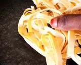A picture of step 3 of Chicken fettuccine pasta in white sauce.