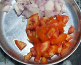 A picture of step 2 of Kanda poha.