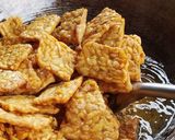 Foto langkah ke 1 dari resep Keripik Tempe Renyah 3 Bahan.