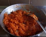 A picture of step 3 of Gajar Halwa.