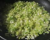 Foto del paso 1 de la receta Carnaval de calabacín, puerro y piquillo con surimi🎉🎨