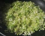 Foto del paso 1 de la receta: Carnaval de calabacín, puerro y piquillo con surimi🎉🎨
