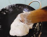 Hình bước làm 3 của món Bánh trung thu khoai môn mochi chà bông trứng muối