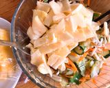 Hình bước làm 3 của món 🌱 Salad Giá Đỗ Dưa Leo (Vegan)