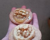 Foto del paso 5 de la receta: Alfajores de harina integral, banana, cacao y coco (tapitas)