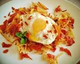 Foto del paso 6 de la receta: Huevos estrellados con virutas de jamón