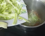 Foto del paso 3 de la receta Cintas de calabacín y zanahoria con frutti di mare
