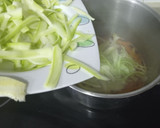 Foto del paso 3 de la receta: Cintas de calabacín y zanahoria con frutti di mare