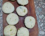 A picture of step 8 of Matar Kachori.