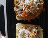 A picture of step 3 of Chinese grilled sandwich.