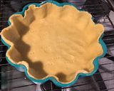Une image de l'étape 4 de Tarte à la rhubarbe et crème de cassis (pâte brisée épeautre lait vanille).