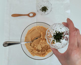 Foto del passaggio 4 della ricetta Polpette di ceci con salsa yogurt