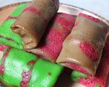 Foto langkah ke 7 dari resep Dadar gulung motif isi pisang-coklat anti gagal.