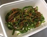 Une image de l'étape 3 de Poivrons verts grillés aux épices marocaines.