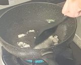 รูปขั้นตอนการทำที่ 1 ของ ผัดผักบุ้งหมูสับไข่เค็ม