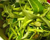 Foto langkah ke 1 dari resep Tumis kangkung sederhana.