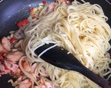 Foto langkah ke 6 dari resep Spaghetti Salmon Aglio Olio.