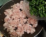 Foto langkah ke 4 dari resep Chicken Pad Kra Pao (THAILAND).