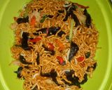 Foto langkah ke 7 dari resep Mie Goreng Jamur Campur.