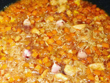 Рис с курицей и соевым соусом🥡