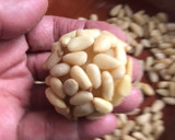 Foto del paso 6 de la receta: Panellets de mazapán con piñones y otras variedades