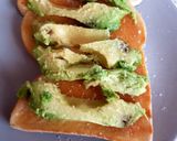 A picture of step 2 of My Avocado with Egg on toast & Bacon crispies. 😙.