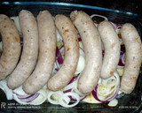 Foto del paso 4 de la receta: Butifarra de pimienta al horno 🐖🐖🧅🧅🧅🥔🥔🥔🍠🍠