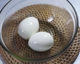 Foto langkah ke 1 dari resep Spicy Egg Sandwich.