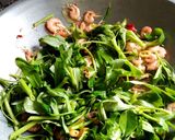 Foto langkah ke 3 dari resep Cah Kangkung Udang 🍤.
