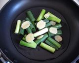 A picture of step 3 of Pan-steamed Chicken Brest with Sweet Garlic Sesame Sauce.
