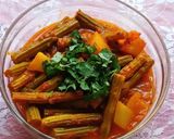 A picture of step 3 of Drumsticks and Potato Curry.