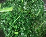 Foto langkah ke 2 dari resep Rolade Daun Kale/Kale Leaf Roulade.