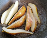 Foto del paso 5 de la receta: Ensalada de pera caramelizada con salsa de kéfir
