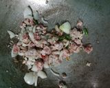 รูปขั้นตอนการทำที่ 2 ของ กระเพราหมูสับ