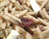 Foto del paso 5 de la receta: Macarrones con habas y jamón ibérico al pesto de avellanas