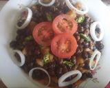 A picture of step 2 of Kalay cholay ki salan.