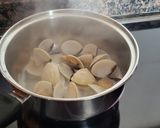 Foto del paso 2 de la receta: Tintorera en salsa con almejas y langostinos