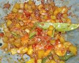 Foto langkah ke 5 dari resep Sambel Goreng Kentang Udang.