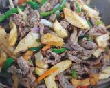 Foto del paso 3 de la receta: Lomo Salteado con Papas y Arroz al curry
