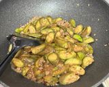 รูปขั้นตอนการทำที่ 3 ของ มะเขือยาวผัดหมูสับ